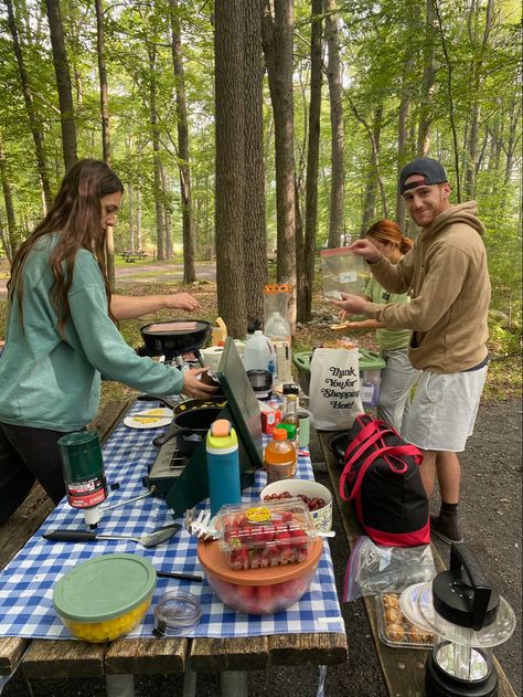 Camping In Camper, Family Camping Trip Aesthetic, Camp Table Setting, Tent Camping With Friends, Camping Trip With Friends Aesthetic, Summer Camping With Friends, Glamping With Friends, What To Do While Camping, Backyard Camping Aesthetic