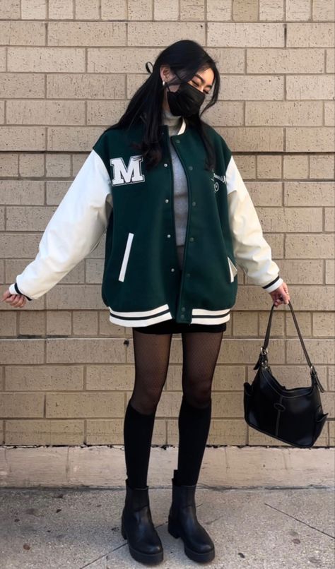 Outfits With Baseball Jacket, How To Style Baseball Jacket, Base Ball Jacket Outfit, Expensive Winter Outfits, Green Baseball Jacket Outfit, Black Baseball Jacket Outfit, Outfits With Letterman Jackets, Korean Varsity Jacket Outfit, How To Style Varsity Jacket