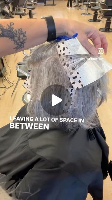 White Hair With Lowlights, Natural White Hair, Hair Dues, Silver White Hair, Hair Foils, Frosted Hair, 40 Fashion Women, Dimensional Color, Hair Due