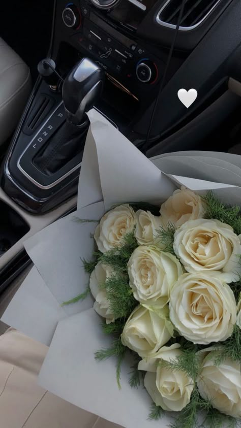 White roses car aesthetic Luxury Flower Bouquets, Nothing But Flowers, Flower Therapy, Beautiful Bouquet Of Flowers, Beautiful Flowers Wallpapers, Luxury Flowers, Beautiful Bouquet, My Flower, Loved Ones