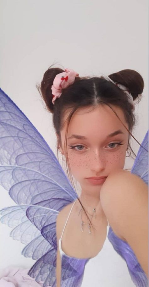 Fairy Space Buns, Hairstyles Space Buns, Fairy Moodboard, Cute Eyeliner, Fairy Hairstyles, Space Buns, Fairy Party, Fairy Parties, Model Aesthetic