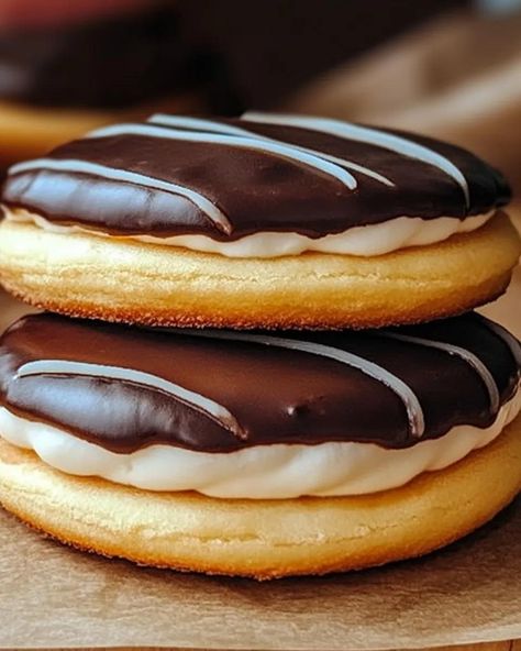 Boston Cream Pie Cookies Boston Crème Cookies, Boston Cream Cookies, Boston Cream Pie Cookies, Boston Cream Pie Cookie Bites, Easy Boston Cream Pie, Cream Pie Cookies, Super Moist Chocolate Cake, Mexican Casserole Recipe, Pie Cookies