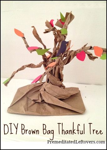 How to make a Thankful Tree from a brown paper bag. An easy Thanksgiving Craft to do with your kids Paper Bag Tree, Dragons Cake, Thankful Tree Craft, Recycling For Kids, Fun Thanksgiving Crafts, Easy Thanksgiving Crafts, Thankful Tree, Recycled Crafts Kids, Tissue Paper Crafts