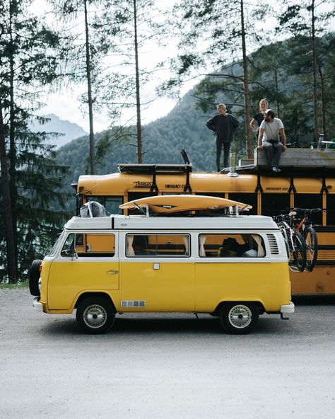 Bus it Till u Make It on Instagram: “Yellow is the new black 🚌🚖 📷 @maximiliendedycker #americanschoolbus #vwt2 #busmearound #austria #vanlife #vanlifediaries” Volxwagon Van Aesthetic, Yellow Bus Aesthetic, Retro Van Illustration, Yellow Volkswagen Bus, Volzwagon Van, Daihatsu Hijet, Retro Bus, Yellow Vans, Vans Yellow