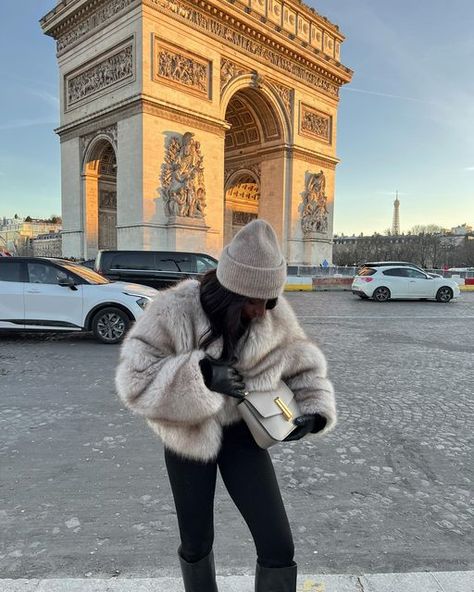 Aïda BADJI 아이다 on Instagram: "Winter days in Paris ❄️

Faux fur Coat @mango (last year co)
📷 by my talented cousin @mamy_wt 🤍" Mango Fur Coat, Mango Faux Fur Coat, Faux Fur Coat Outfit, Faux Fur Coats Outfit, Fur Coat Outfit, 2024 Outfits, Coat Outfit, Coat Outfits, Winter Days