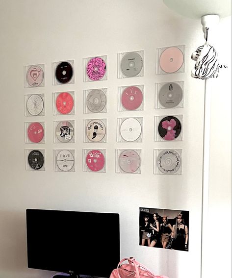 Kpop Album Wall Decor, Kpop Album Room Decor, Kpop Cd Display, Kpop Cd Wall, Small Kpop Room Ideas, Kpop Album Display, Cd Display Ideas, Cd Wall Decor, Kpop Bedroom