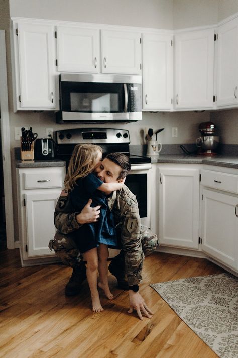 Army Relationship, Army Boyfriend, Army Husband, Army Family, Army Reserve, Video Call With Boyfriend Screen Photo, Screen Photo, Military Training, Army Wife