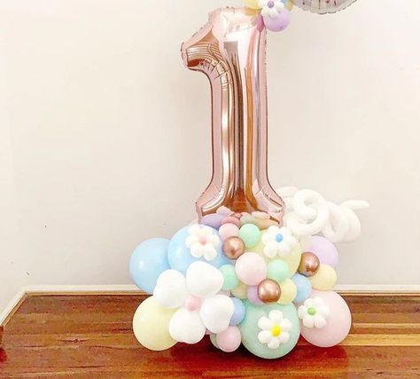 1st Birthday Girl Decorations, 1st Birthday Balloons, Mickey Birthday Party, Pastel Birthday, Mini Balloons, Girl Birthday Decorations, Diy Balloon Decorations, Birthday Balloon Decorations, Diy Birthday Decorations