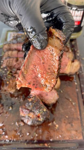 Miguel Raya| Food, bbq, recipes on Instagram: "Perfect poterhouse steak with chimichurri compound butter" Steak Bites And Mashed Potatoes, Butter Garlic Steak Bites, Porterhouse Steak Recipe, Grilled Porterhouse Steak, Garlic Steak Bites, Steak With Chimichurri, Garlic Steak, Porterhouse Steak, Food Bbq