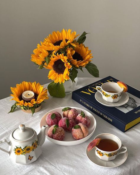 Ukraine Sunflowers, Summer Vogue, Breakfast Cooking, Tea Breakfast, Summer August, Vogue Ukraine, Ideas For Instagram, Tumblr Food, Breakfast Photo