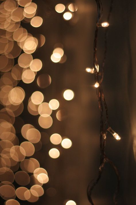 Christmas String Lights Outdoor, Christmas Lights Wallpaper, Christmas Led String Lights, Blurred Lights, Bokeh Photography, View Wallpaper, Christmas Phone Wallpaper, Bokeh Background, Christmas String Lights