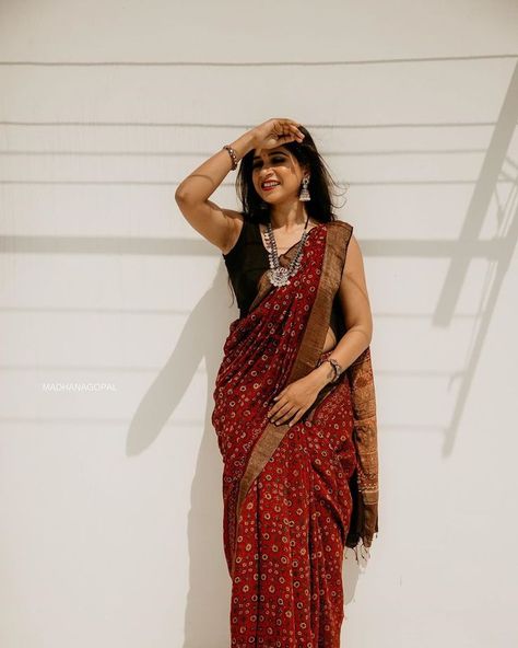 Vintage Saree Photoshoot, Marine Hoodie, Slides Outfit, Indian Sari Dress, Vintage Saree, Diana Penty, Modern Saree, Sari Dress, Indian Saree Blouses Designs