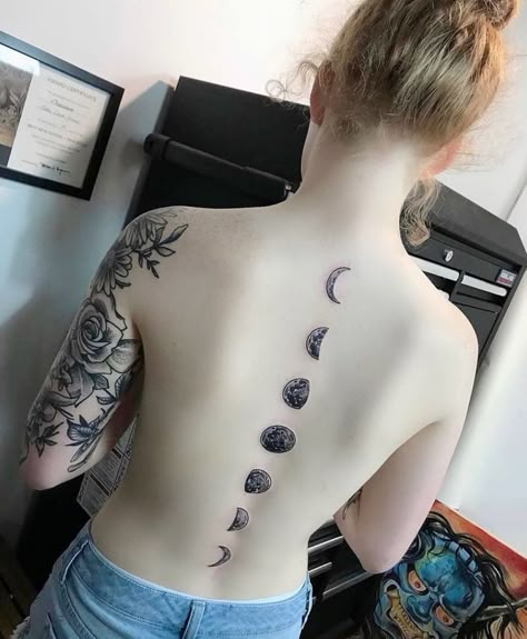 Moon Phases Spine Tattoo, Flower Spine Tattoos, Spine Tattoo Ideas, Tato Minimal, Moon Phases Tattoo, Hip Thigh Tattoos, Petite Tattoos, Spine Tattoos For Women, Pretty Tattoos For Women