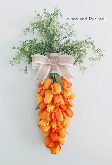 Easy DIY Spring Carrot Wreath - Home and Darlings Easter Florals Diy, Diy Carrot, Carrot Wreath, Oster Dekor, Diy Frühling, Easter Egg Tree, Easter Wreath Diy, Easter Carrots, Tulip Wreath