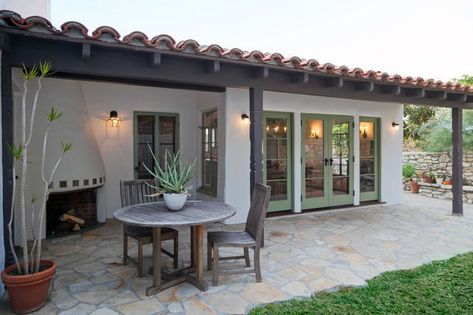 Spanish Style Outdoor, Sage Green Door, Spanish Ranch Style Homes, Spanish Style Backyard, Spanish Style Patio, Spanish Backyard, Spanish Style Interiors, Spanish Style Home Exterior, Spanish Ranch