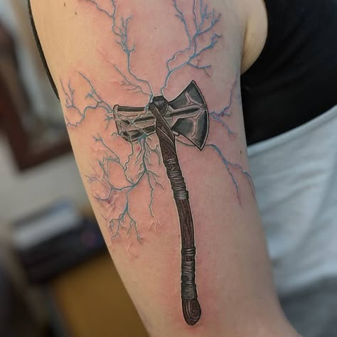 Thor Tattoos, Thor Hammer Tattoo, Thor Tattoo, Star Tattoos For Men, Hammer Tattoo, Wrist Tattoos Girls, Iron Man Tattoo, Tatuagem Masculina Pequena, Bookish Tattoos