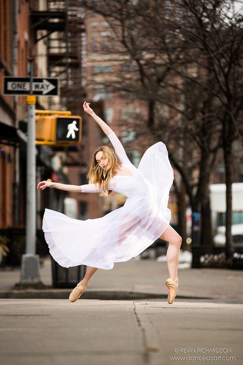 City Ballet Photography, Long Skirt Dance Poses, Dance Poses With Long Skirts, Outdoor Dance Photography, Ballet Senior Pictures, Poses City, Dance Pose Ideas, Company Pictures, Ballet Photography Poses