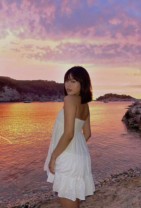 Beach Dress Photoshoot, Beach Photo Inspiration, Cute Beach Outfits, Beach Instagram Pictures, Summer Poses, Summer Picture Poses, Shotting Photo, Beach Inspo, 사진 촬영 포즈