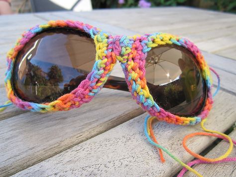 Crochet Sunglasses Holder Wall, Eyeglass Holder Crochet Pattern, Crochet Sunglasses Strap, Crochet Pattern Glasses Case, Sunglass Crochet Case, Crochet Sunglasses, Crochet Craft Fair, Diy Jewelry Unique, Finger Knitting