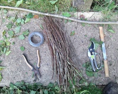 Make A Besom, Besom Broom, Pagan Crafts, Halloween Props Diy, Witch Diy, Easy Halloween Crafts, Witchy Crafts, Vintage Witch, The Shed