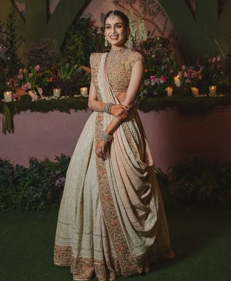 Lengha Dupatta Draping Style, Dupatta Draping Styles, Dupatta Draping, South Indian Bride Saree, Engagement Lehenga, India Live, Simple Lehenga, Indian Outfits Lehenga, Wedding Lehenga Designs