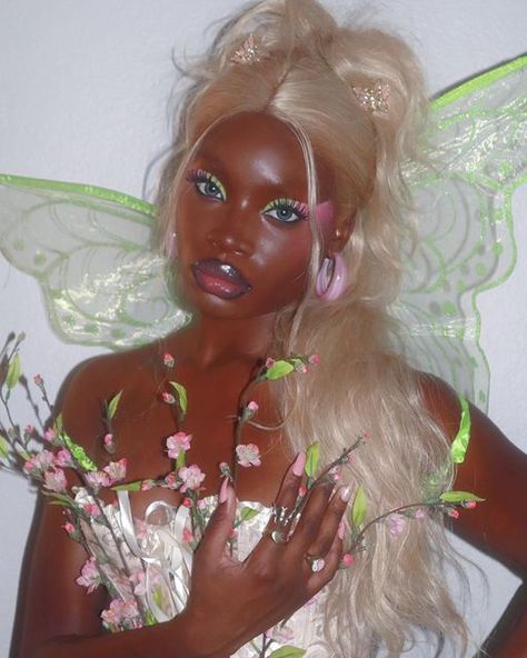 bella 🧿🇳🇬 on Instagram: "garden fairy 🎀🧚🏿‍♀️✨⛲️ took inspo from this cute pic i saw on the @bratz page✨ done by @lwrepaints 💝💘 ⛲️products used⛲️ @colourpopcosmetics pretty fresh primer, hydrating foundation, setting mist @colourpopcosmetics matte about hue palette @colourpopcosmetics super shock bronzer @fentybeauty match stix caviar @milkmakeup translucent deep setting powder @hauslabs blush mattee hy power pigment paint @plouise_makeup_academy yellow baseic bright @colourpopcosmetics b Fairy Makeup Black Women, Black Fairy Makeup, Bratz Makeup Look, Fairy Aesthetic Black Women, Fairy Makeup Halloween, Dark Skin Fairy Makeup, Frosty Makeup, Black Fairy Aesthetic, Black Woman Fairy Cosplay