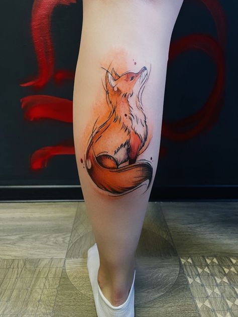 #CoolTattoos #TattooArt #InkMaster #TattooDesigns #InkedUp #TattooLovers #InkInspiration #TattooIdeas #CreativeInk #TattooStyle Small Fox Tattoo, Red Fox Tattoos, Tato Naruto, Tato Mandala, Watercolor Fox Tattoos, Tato Maori, Font Tato, Fox Tattoo Design, Tato Minimal