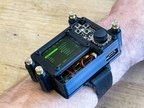 Arduino Display, Cyberpunk Tech, Pip Boy, Computer Gadgets, Diy Tech, Tech Diy, Raspberry Pi Projects, Retro Gadgets, Pi Projects