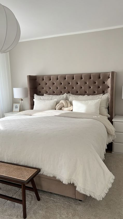 Beige Headboard Bedroom Color Schemes, Light Brown Bedrooms, Korean Home Decor, Beige Bedroom Decor, Apartment Decorating Living, First Apartment Decorating, Bedroom Decor For Couples, Beige Bedroom, Guest Room Decor