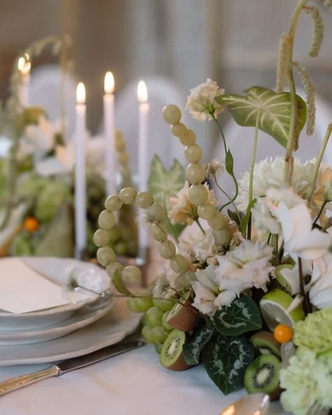 Loose Greens On Table Wedding, Fruit And Floral Tablescape, Fruit Centerpieces Wedding, Modern Floral Centerpieces, Greenery Floral Installation, Green Floral Installation, Wedding Flower Types, Neutral Floral Installation, Hacienda Wedding