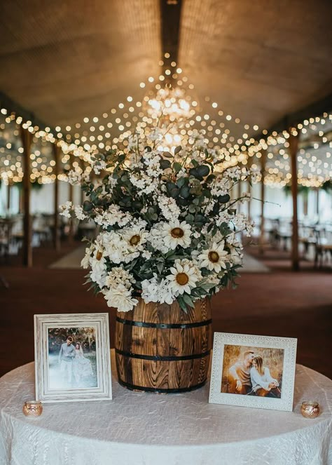 Rustic Wedding Entrance Ideas, Country Wedding Entrance Decor, Rustic Wedding Hall Decor, Rustic Wooden Wedding Decor, Wedding Table Decorations Country, Decorating A Garage For A Wedding, Country Ranch Wedding, Rustic Wedding Fall Decor, Ranch Wedding Decorations Ideas