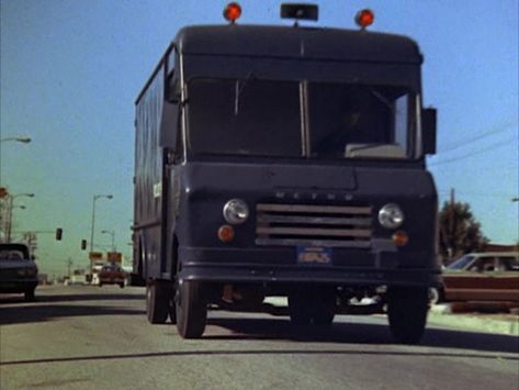 International Harvester Metro Van in "S.W.A.T." Travelall International, International Truck Vintage, International Harvester Travelall, International Harvester, Vintage Photo, Tv Series, Van