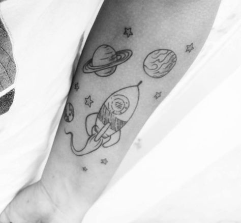 Universe Tattoo #tattoo #planet #oldschool #universe #saturn #earth #stars Saturn Tattoo Ideas, Tattoo Planet, Moon And Saturn, Saturn Tattoo, Universe Tattoo, Tattoo Old School, Leg Tattoo, Tattoo Meaning, Tattoo Tattoo