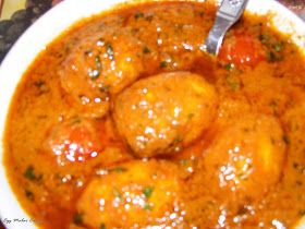 Malai Curry is an authentic Bengali style of mouth watering curry cooked in coconut milk. Malai curry can be prepared with various ingredien... Desi Starters, Malai Curry, Best Indian Recipes, Khana Khazana, Bengali Recipes, Rasam Recipe, Veg Curry, Bengali Food, Egg Curry