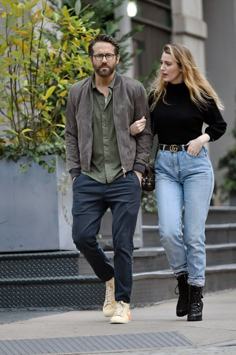 Ryan And Blake, Ryan Reynolds Style, G Eazy Style, Couple Photoshoot Outfits, Blake Lively And Ryan Reynolds, Blake And Ryan, Royal Family Fashion, Perfect Selfie, Mens Casual Outfits Summer