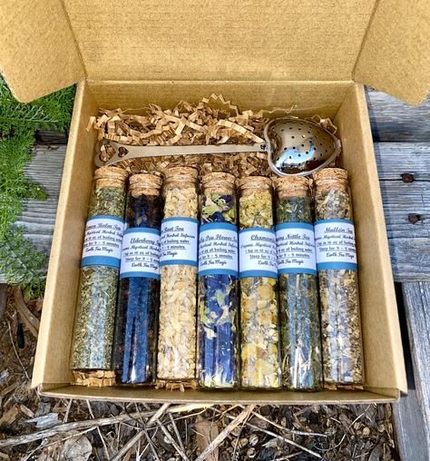 7 organic caffeine free herbal tisane/teas in glass tubes with cork lids (sealed for freshness and safety). Made fresh to order sampler tea gift box set with premium high quality organic, ethically sourced dried herbs, flowers, roots and berries. Also comes with a stainless steel heart shaped tea infuser. ~~Make individual teas or add and incorporate herbs from individual tubes to create and customize personal tea tastes and flavors.  All herbal teas included in set; butterfly pea flower, chamom Tea Shop Ideas, Herbal Packaging, Herb Packaging, Herb Teas, Mullein Tea, Tea Sampler Gift, Tea Business, Flower Season, Wild Bunch