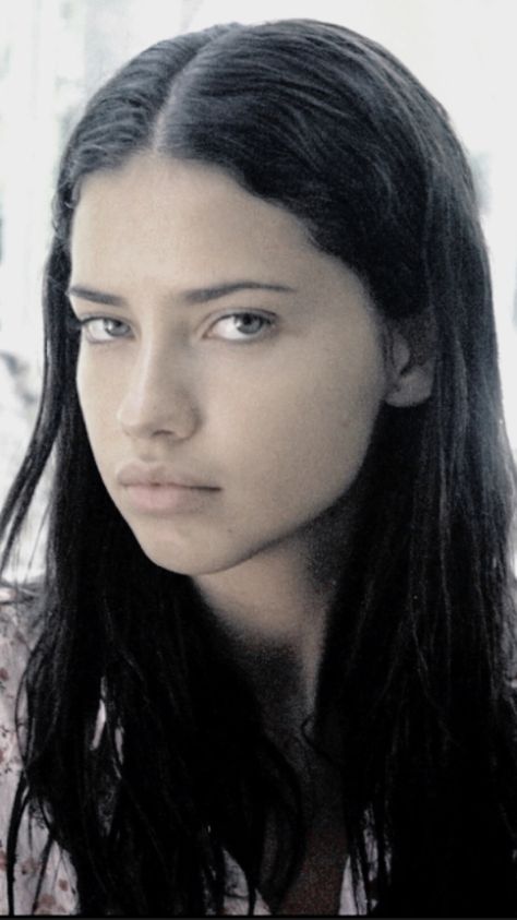 Adriana Lima Without Makeup, Pretty Without Makeup, 2000s Aesthetic, Without Makeup, Adriana Lima, Look Alike, Angel, Black And White, Makeup