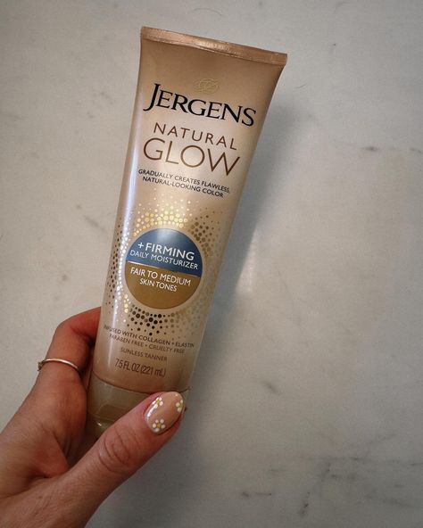 WHO ELSE IS THEIR BEST SELF WITH A LITTLE TAN?✨ #ad You all had asked me to find a good drugstore self tanner & @JergensUS has always been my go to brand for an affordable glow. I’ve used their products for years! The Jergens Natural Glow Moisturizer gives you a flawless, natural looking glow. It’s also firming & helps reduce the appearance of cellulite! 👏🏼It has a light, fresh scent that is really nice & not overpowering, which is key for me– especially right now. I got it @target & have it ... Best Drugstore Self Tanner, Glow Moisturizer, Jergens Natural Glow, Self Tanner, I Got It, Natural Glow, Best Self, Got It, Ask Me