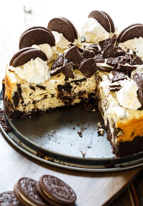 Oreo Cheesecake is super creamy with lots of oreo cookie chunks. Oreo Cookie Cheesecake, Easy Oreo Cheesecake, Beyond Frosting, Cream Cheese Oreo, Oreo Cheesecake Cookies, Spicy Southern Kitchen, Cookie Cheesecake, Oreo Cheesecake Recipes, Southern Kitchen