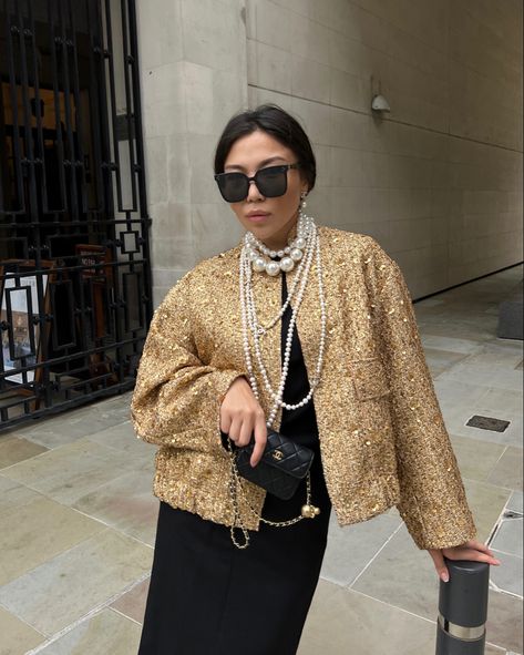 Gold Jacket Outfit, Blazer Street Style, Fashion Photography Poses, October 1, Evening Outfits, Blazer Outfits, Wearing Clothes, Preppy Outfits, Spring Summer Outfits