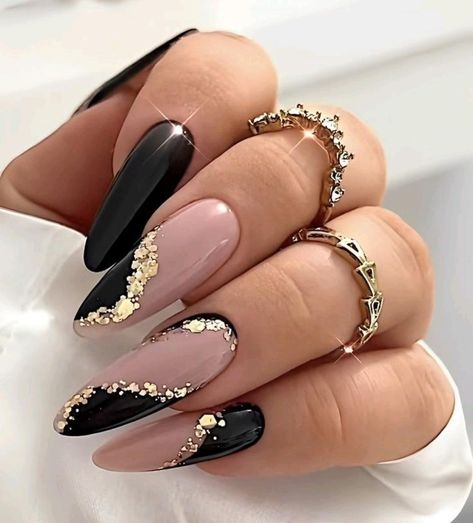 Classy Black Nails, Black Gold Nails, Bridesmaids Nails, Golden Nails, Gold Nail, Glamorous Nails, Black Nail Designs, Her Nails, Classy Nails