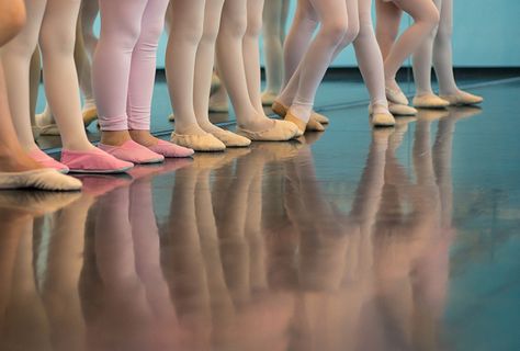 Dance+Workshop+Ideas:+How+to+Host+A+Successful+Workshop Ballet Games, Practicing Piano, Violin Practice, Earbud Holder, College Beauty, Dance Workshop, Ballet Teacher, Student Choice, Adult Ballet