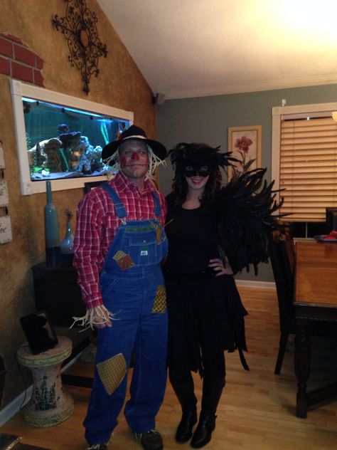 Scarecrow and crow Scarecrow And Crow Costume, Scarecrow Couple Costume, Scarecrow Couples Costume, Costume Couples, Crow Costume, Costume Couple, Scarecrow Costume, Halloween Coustumes, Couple Costume