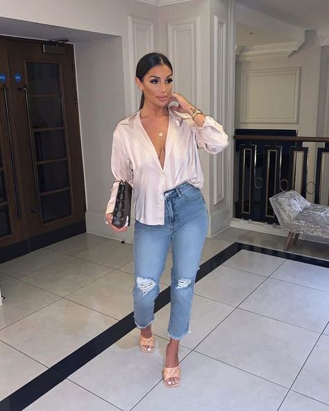 Street Style: Summer Jeans Outfit Casual Brunch Outfit, Mom Jeans Outfit, Elegante Casual, Outfit Jeans, Classy Casual Outfits, Influencers Fashion, Brunch Outfit, Night Outfits, Outfits Casuales