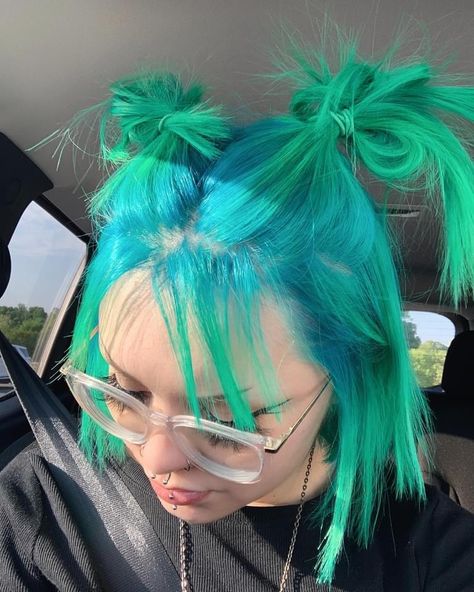 Deep Green Hair Color, Crazy Hair Color Ideas, Alt Hair, Dye Inspiration, Hair Inspired, Blue Core, Arctic Fox Hair Color, Fox Hair, Moda Hippie