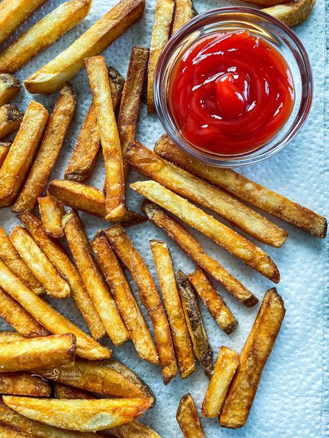 These homemade double fried French fries are incredibly delicious and crispy! Crunchy on the outside and soft on the inside, you'll love these savory fries dipped in ketchup or any condiment! #anaffairfromtheheart #fries #recipe #homemade #doublefried Fry Daddy Recipes, Crispy Homemade Fries, Potato On The Grill, Double Fried French Fries, Fries Recipe Homemade, Baked Potatoes In Air Fryer, Potato Instant Pot, Potatoes In Crock Pot, Potato Dinners