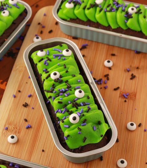 Halloween Mini Tin Cakes, Cake Tins Mini, Mini Loaf Cakes Halloween, Mini Loaf Cakes Decorated, Mini Cake Loaf Ideas, Mini Cake Tin Recipes, Mini Loaf Tin Cakes, Halloween Mini Cakes Ideas, Mini Rectangle Cakes