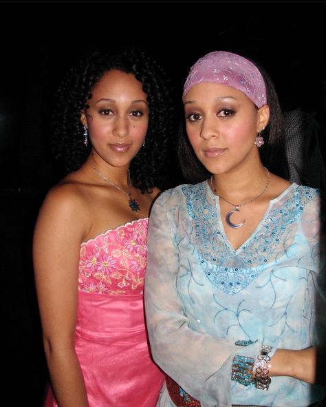 Tia And Tamera Mowry Sister Sister, Twitches Movie, Tia Tamera, Tia And Tamera, Tia And Tamera Mowry, Clueless Vibes, 2000s Party, Tia Mowry, Tamera Mowry