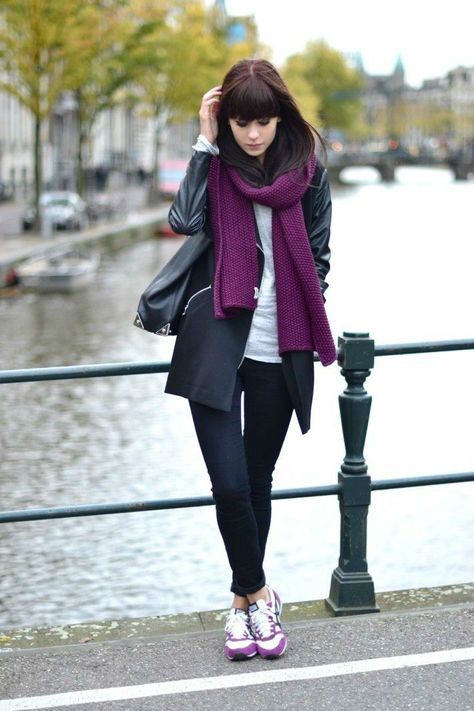 32 Extremely Cool Looks with Sneakers Converse Outfits, Sneaker Outfits, Purple Scarf, How To Wear Leggings, Sneakers Fashion Outfits, Street Style Shoes, How To Wear A Scarf, Outfits With Converse, Purple Shoes