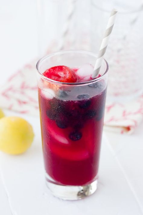 Easy Lemonade Recipe, Patriotic Drinks, Meaningful Eats, Sweet Tea Vodka, Berry Lemonade, Fresh Potato, Vodka Recipes, Homemade Lemonade, Blue Curacao